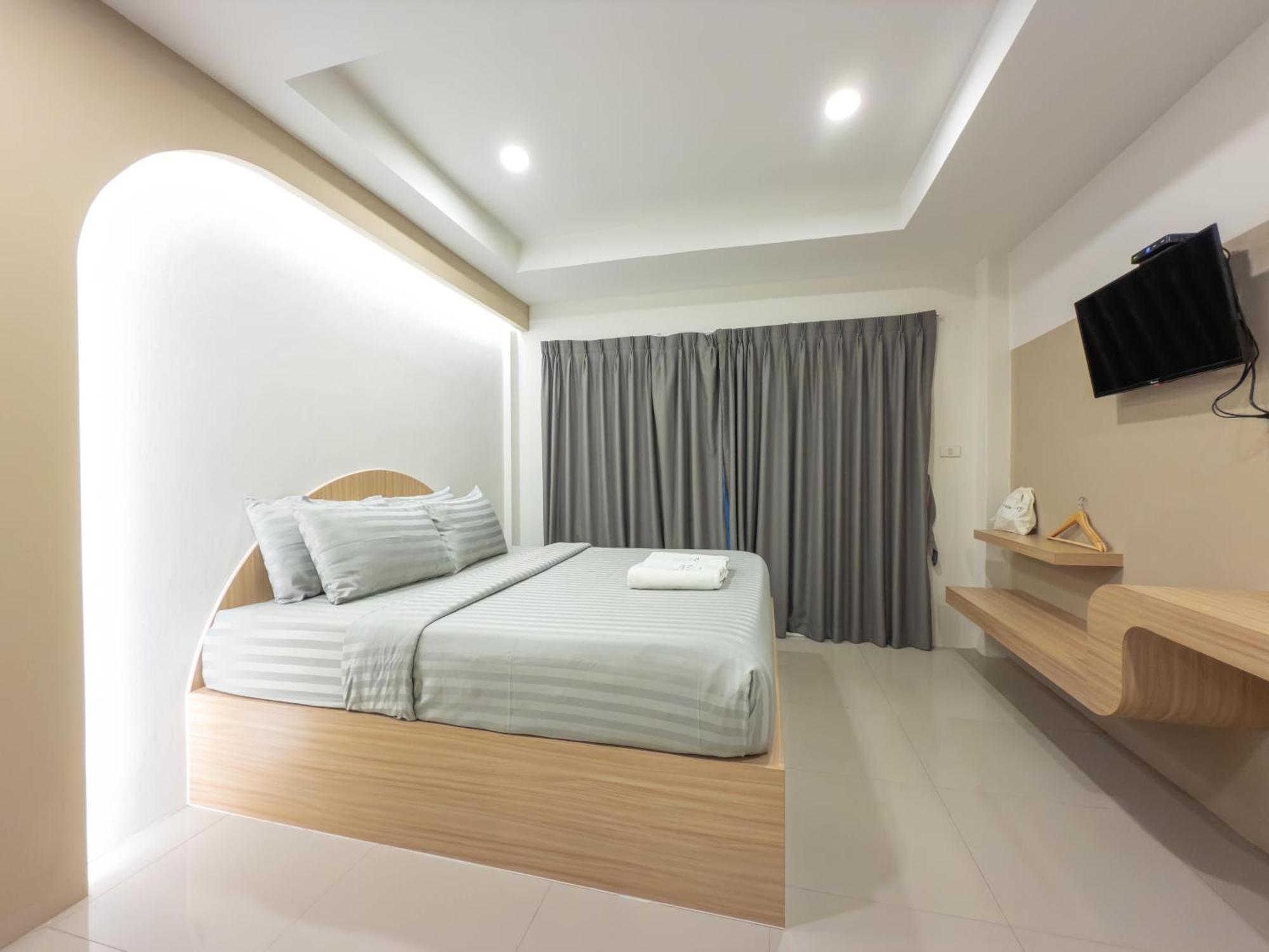 The Seathru Koh Larn Hotel Pattaya ภายนอก รูปภาพ