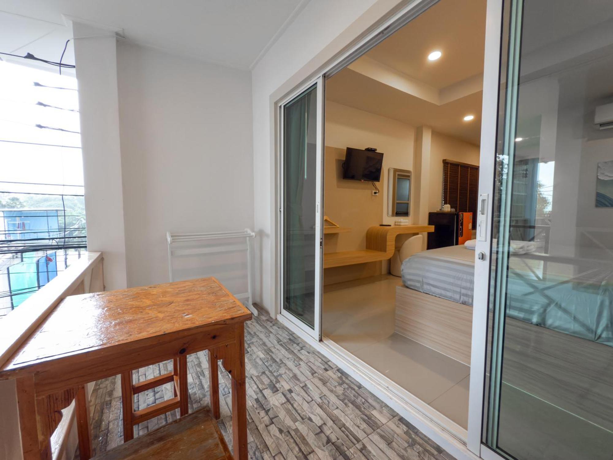 The Seathru Koh Larn Hotel Pattaya ภายนอก รูปภาพ