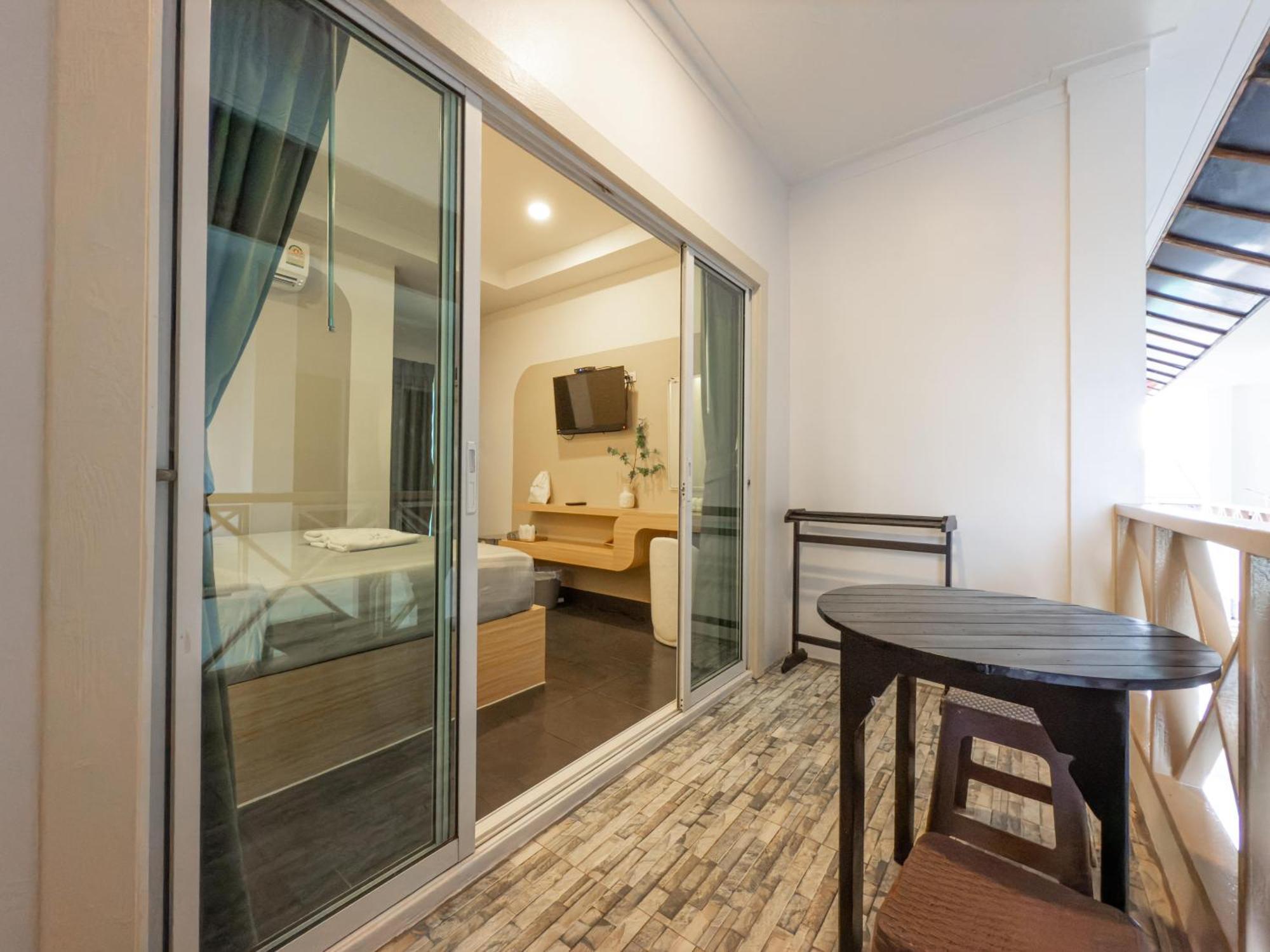 The Seathru Koh Larn Hotel Pattaya ภายนอก รูปภาพ