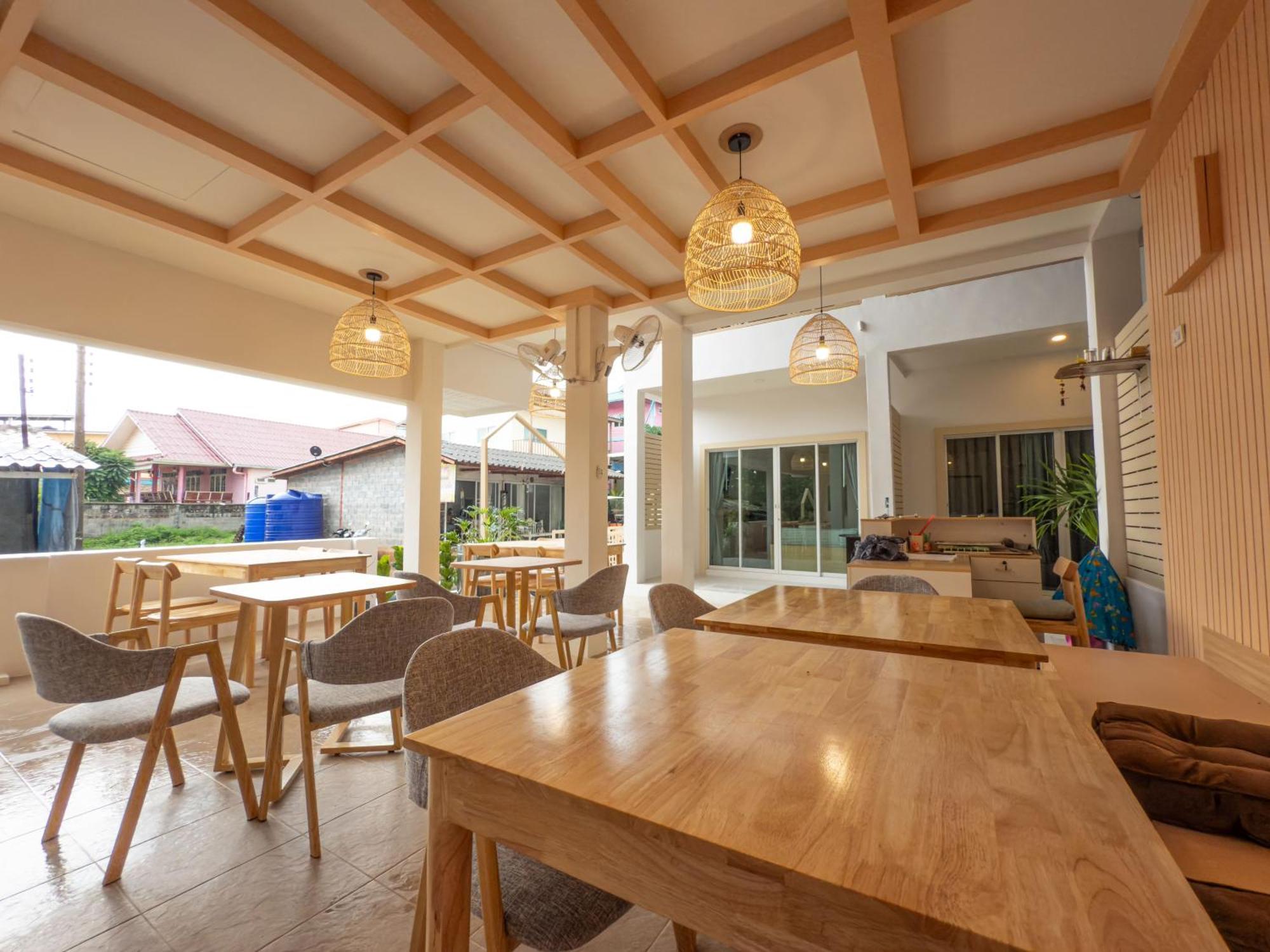 The Seathru Koh Larn Hotel Pattaya ภายนอก รูปภาพ